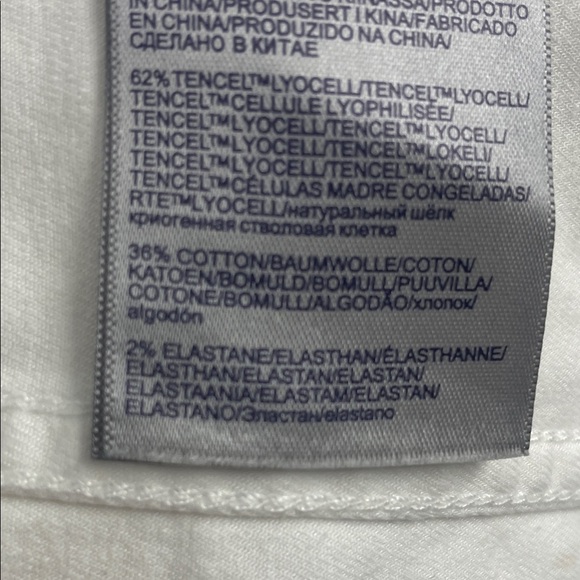 NWOT Women's White Denim Jacket Fitted Silver Buttons Size XS - Picture 9 of 15